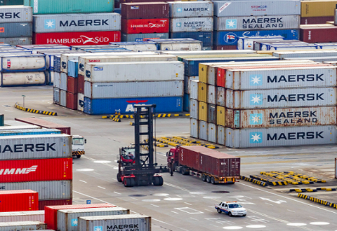   Why can Yangshan Port in Shanghai create a "miracle" when European and American ports ar